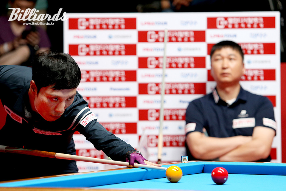 최원준은 1, 2세트에서 8이닝 동안 범타 없이 30득점을 올려 2-0으로 앞서갔다.  사진=김용근/PBA 프로당구협회