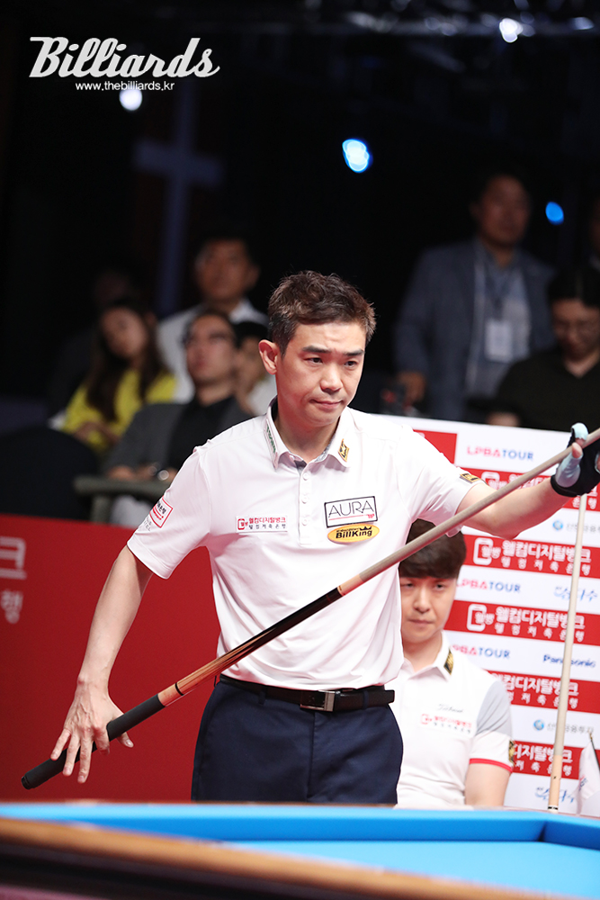 1, 2세트에서 경기가 풀리지 않던 정경섭은 0-2로 크게 뒤져 결승 진출이 어려워 보였다.  사진=김주석 기자