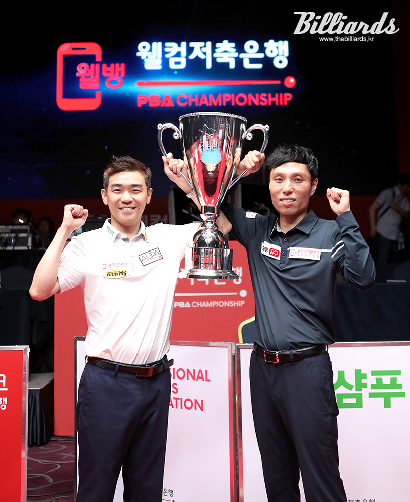 결승전에서 명승부를 펼친 우승자 최원준(오른쪽)과 준우승자 정경섭(왼쪽).  사진=이용휘 기자