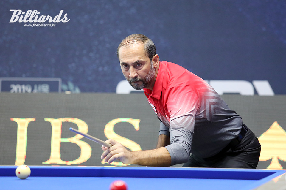 터키의 '당구 마술사' 세미 사이그너가 2019 서울 서바이벌 3쿠션 마스터스 준준결승에서 누적점수 165점으로 신기록을 작성하며 준결승에 진출했다.  사진=김민영 기자