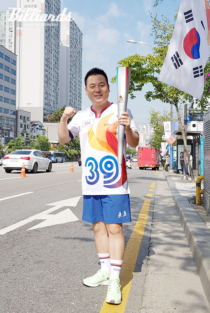 당구선수를 대표해 '3쿠션 국내랭킹 1위' 조재호(서울시청)가 제100회 전국체육대회 및 제39회 전국장애인체육대회의 성화봉송 주자로 나섰다.   사진=서울당구연맹 제공