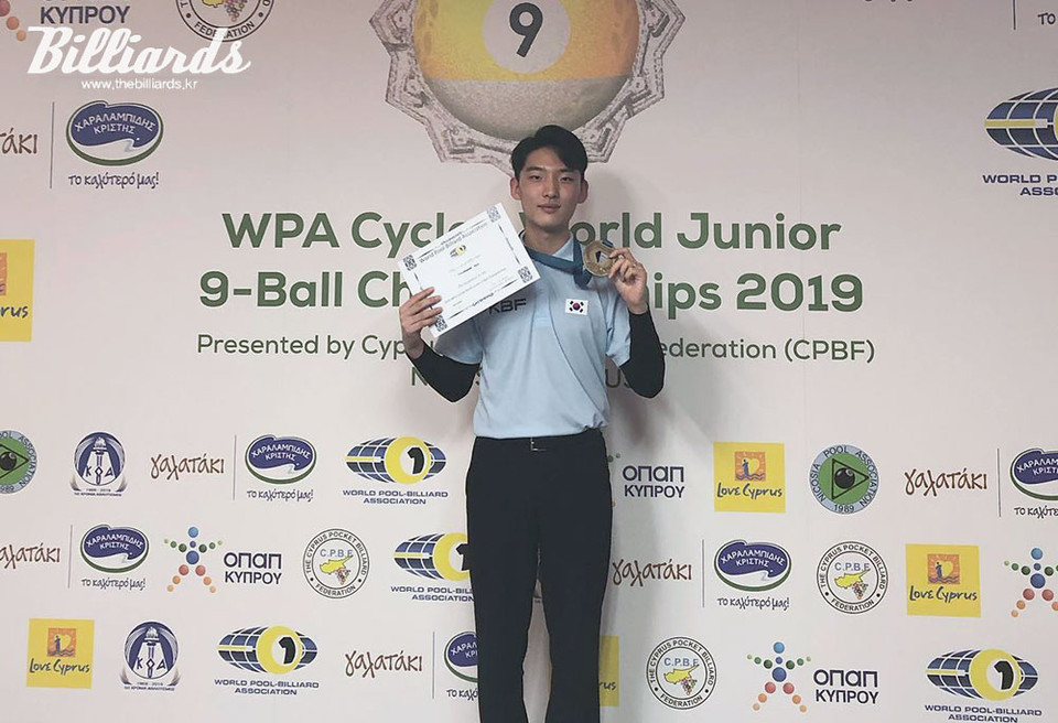 사이프러스에서 열린 '2019 세계주니어포켓9볼선수권대회'에서 한국 남자 포켓볼 사상 최초로 동메달을 획득한 서영원.  사진=보스니아당구협회