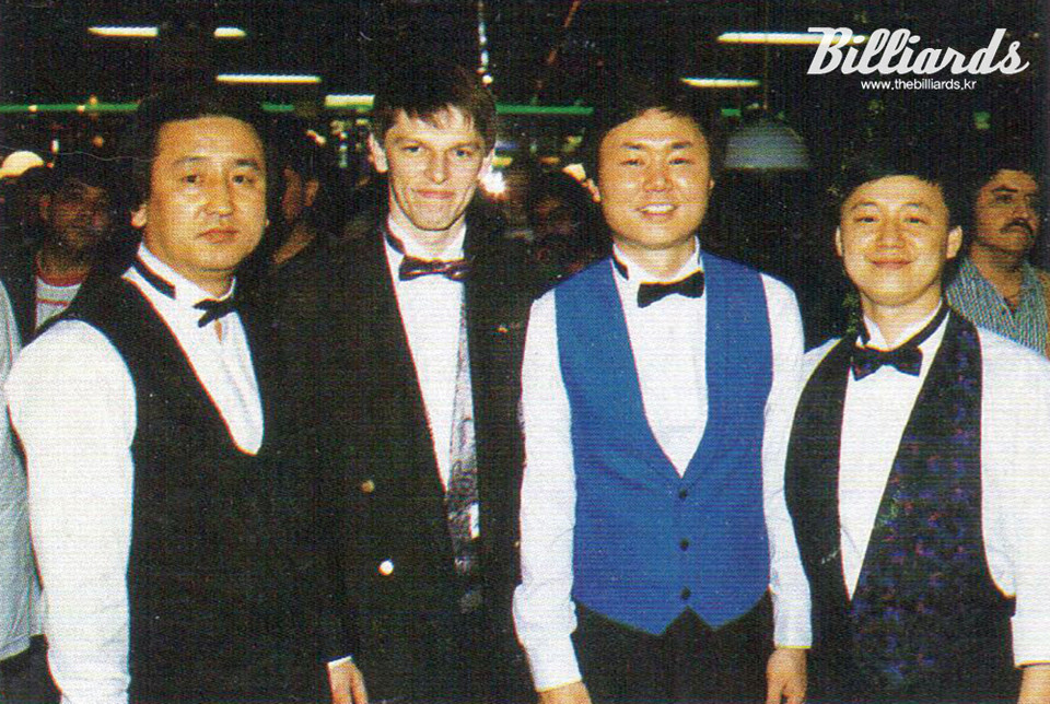 92년에 열린 두 번째 ‘상리 국제 오픈 3쿠션 대회’에 참가한 선수들. 왼쪽부터 한국의 안지수, 토브욘 블롬달, 이상천, 미국 동포 선수 마이클 강.  빌리어즈 자료사진