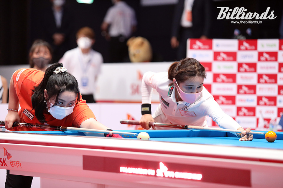 결승전에서 뱅킹 하는 김예은과 박지현.  사진=이용휘 기자