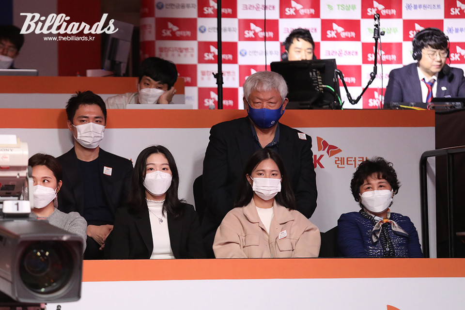 김가영을 응원하고 있는 가족들과 친구들.  사진=이용휘 기자