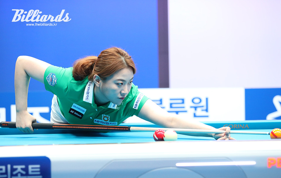 김가영에게 2-1로 패해 결승 진출이 좌절된 김민아.  사진=이용휘 기자