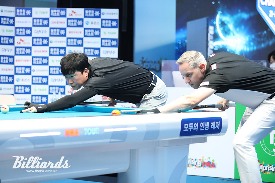 16강 뱅킹 중인 장남국과 에디 레펜스.  사진=이용휘 기자