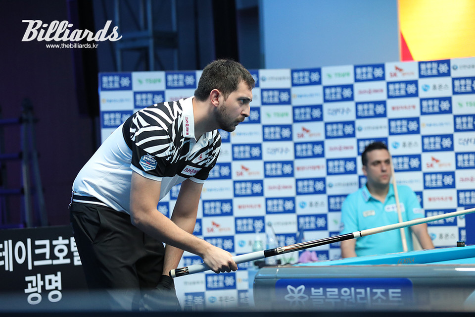 준결승 대결 중인 다비드 마르티네스.  사진=이용휘 기자