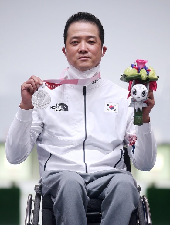 은메달을 획득한 박진호.  사진=뉴스1 제공