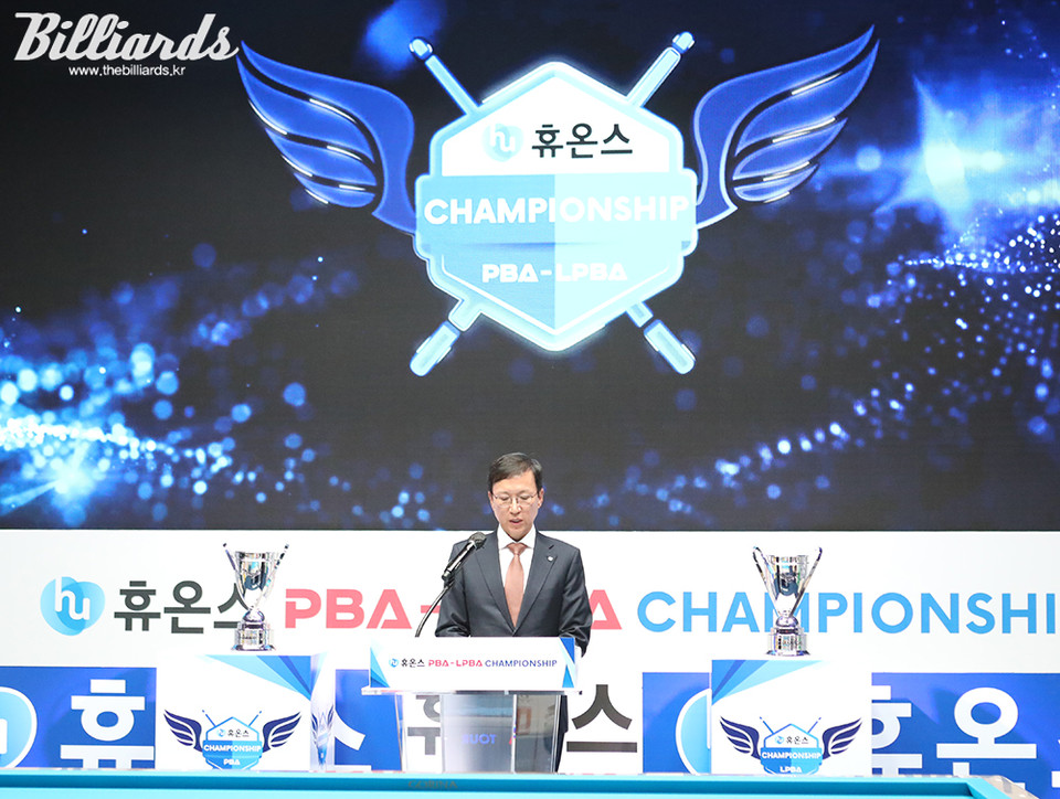 환영사를 전하는 (주)휴온스 윤성태 부회장.  사진=김민영 기자