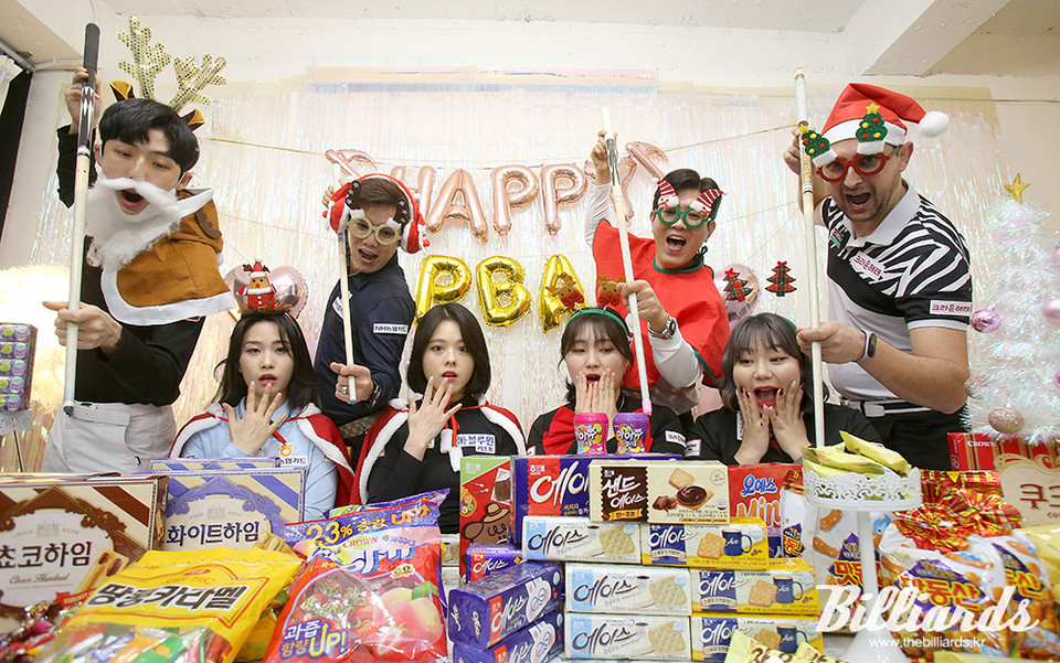 프로당구협회가 크라운해태 PBA-LPBA 챔피언십을 앞두고 'PBA 홈 파티'라는 주제로 포토콜을 진행했다.  사진=프로당구협회 제공