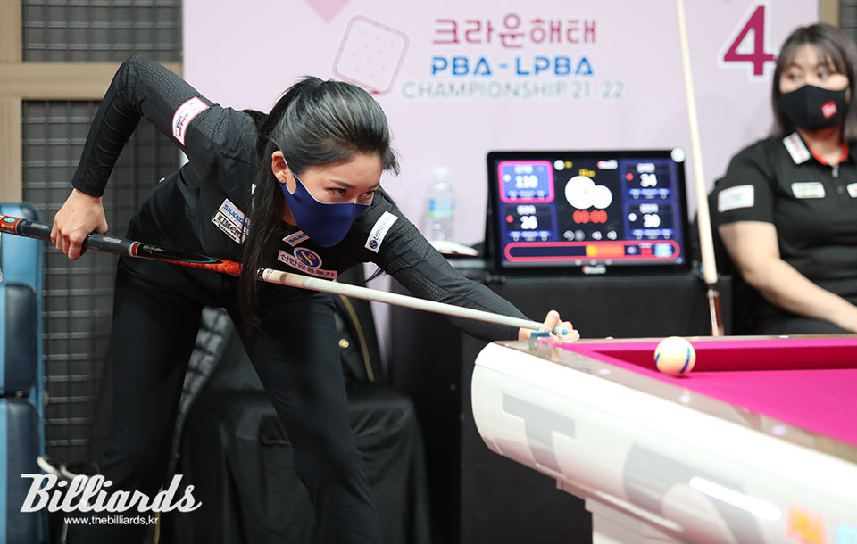 64강 첫 경기에 이어 32강전에서도 독주를 이어간 김가영.  사진=이용휘 기자