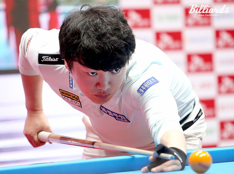 대역전 드라마를 완성하고 32강에 합류한 강민구(블루원리조트).  사진=프로당구협회 제공