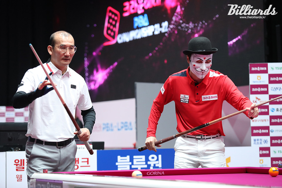 해커와 이창보(왼쪽)의 64강전 뱅킹 장면.  사진=이용휘 기자