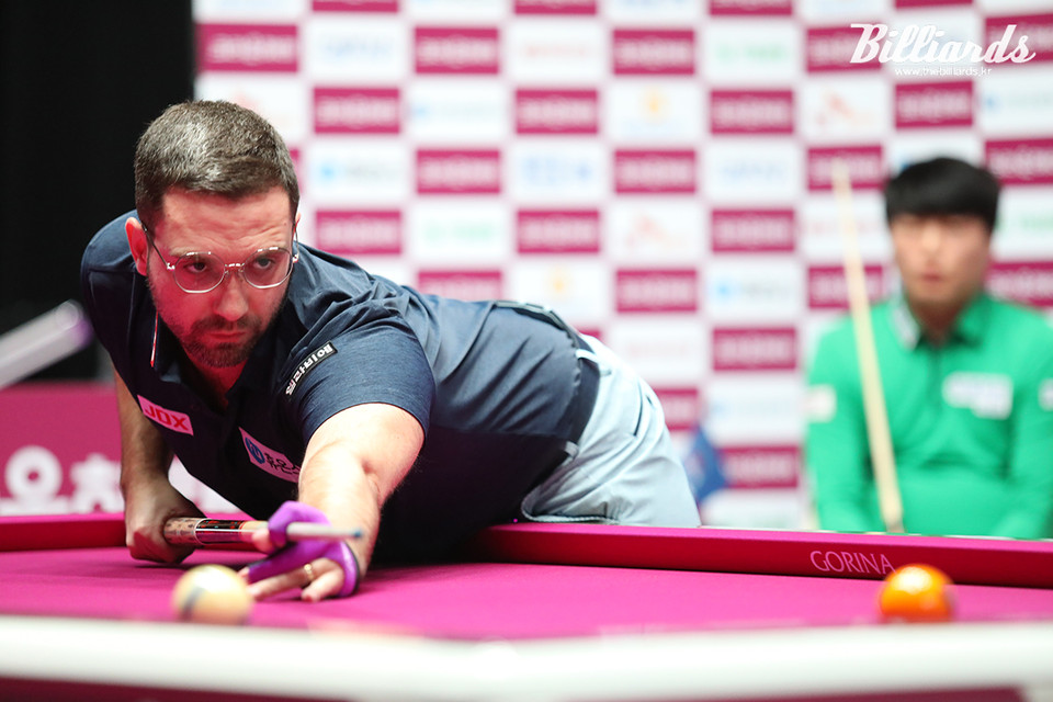 '디펜딩 챔피언' 하비에르 팔라존(휴온스)이 16강에 진출, 투어 2연패 도전을 이어간다.  사진=이용휘 기자