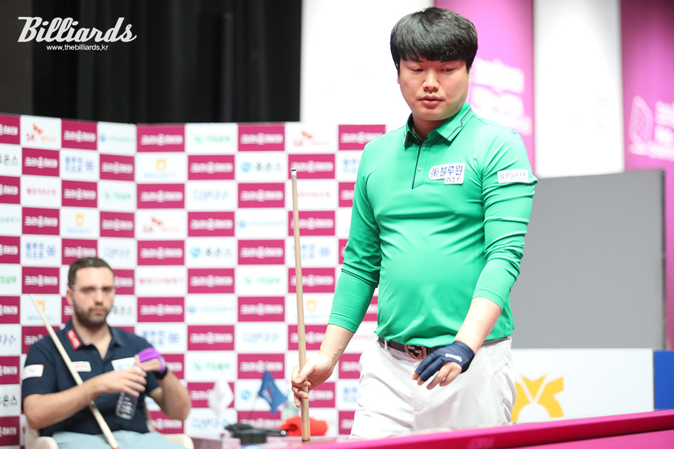 역전을 노렸던 강민구(블루원리조트)는 5세트에서 좋은 분위기를 이어가지 못하고 아쉽게 탈락했다.  사진=이용휘 기자