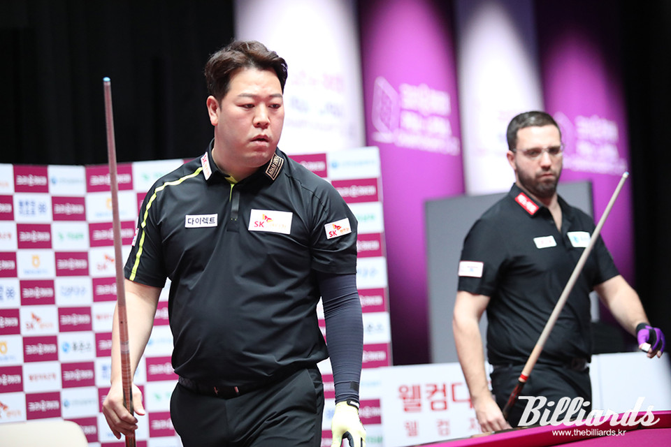 강동궁과 하비에르 팔라존이 8강전 대결을 벌였다. 이 경기에서 강동궁은 세트스코어 3-1로 팔라존을 꺾고 준결승전에 올랐다.  사진=이용휘 기자