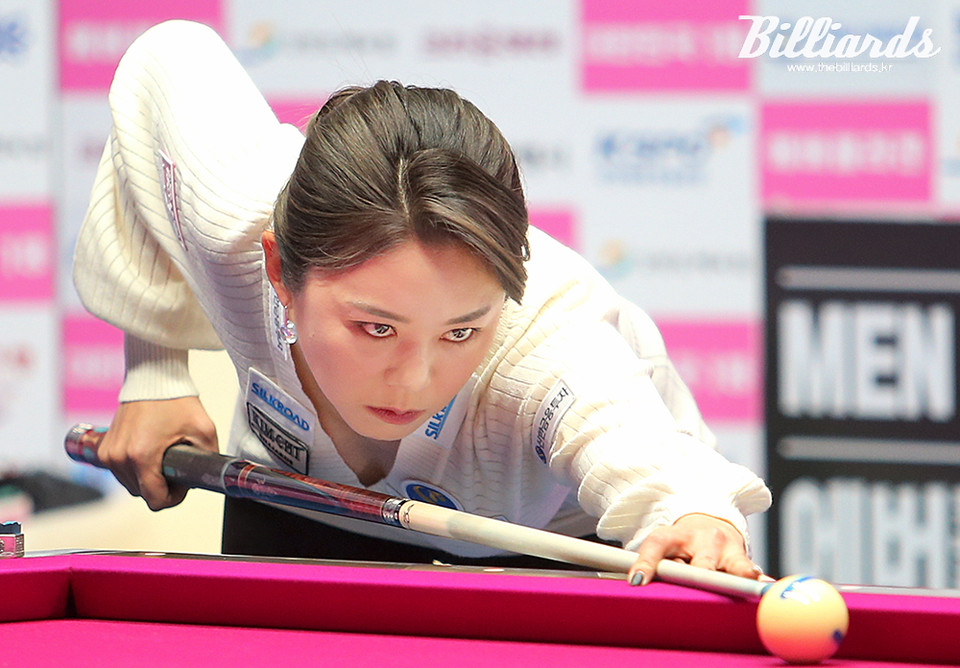 16강 진출과 베스트퍼포먼스상 수상을 동시에 이룬 김가영.  사진=프로당구협회 제공