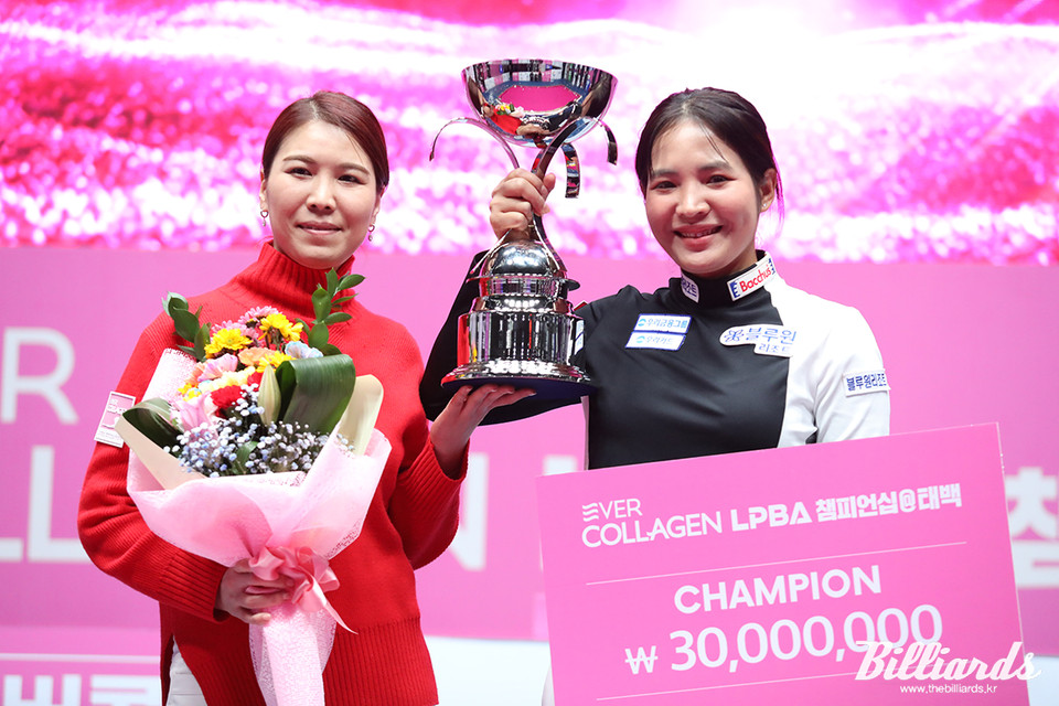 'LPBA 신흥 강자' 오수정(38)이 두 번째 결승에서도 아쉽게 한 세트 차이로 패해 준우승에 머물렀다. 사진은 오수정과 우승자 스롱 피아비.   사진=이용휘 기자