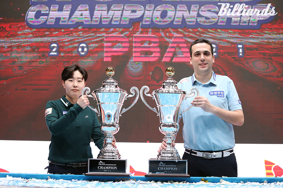 첫 월드챔피언십에서 우승을 차지한 김세연과 다비드 사파타. 다비드 사파타는 이 우승으로 역대 당구대회 최고 상금인 3억원을 손에 넣었다.  사진=빌리어즈 DB