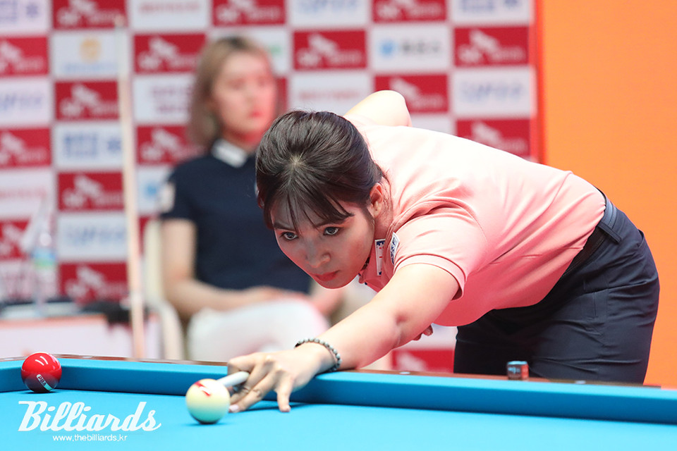 김보미와 준결승전 대결 중인 스롱 피아비.  사진=고양/김민영 기자