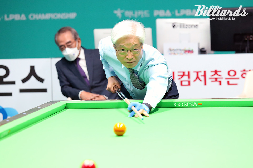 권길주 대표이사의 시타.  사진=김민영 기자