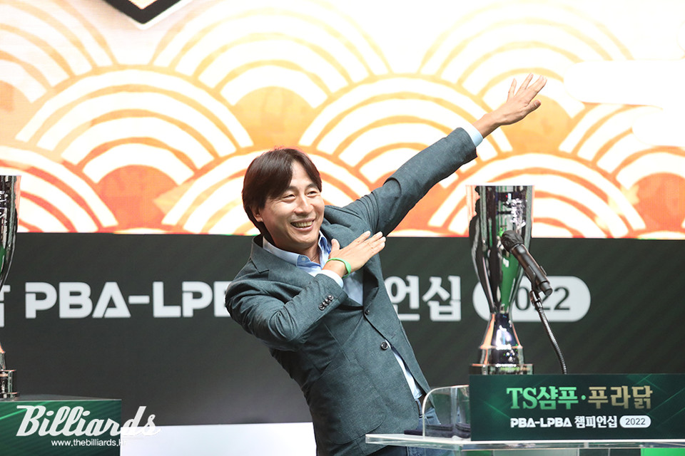 환영사 후 TS세레머니를 선보이는 장기영 대표.  사진=고양/김민영 기자