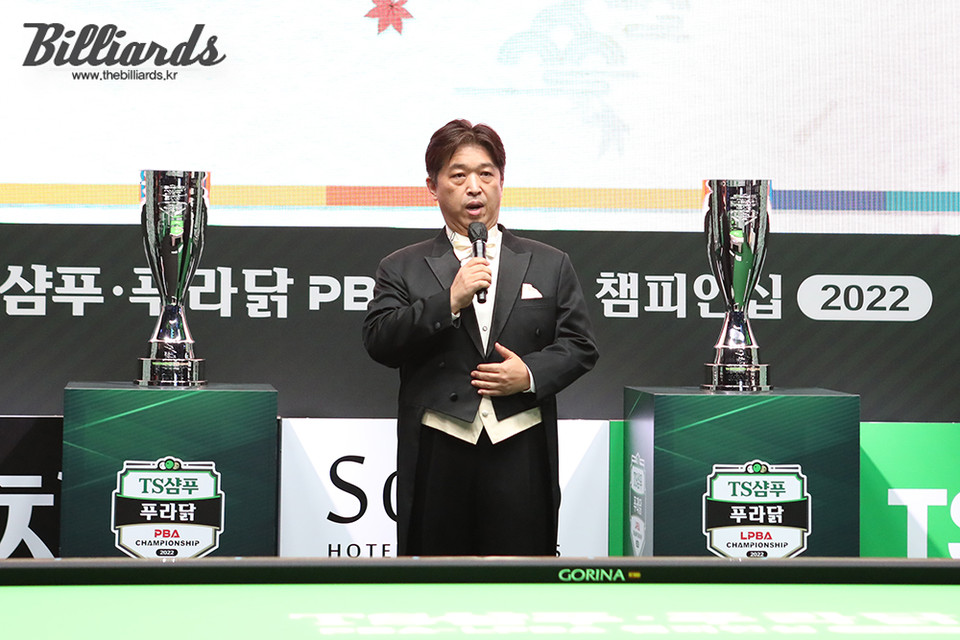 개회식에서 애국가를 제창한 바리톤 홍성기. 사진=고양/김민영 기자