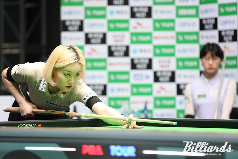 짜릿한 역전승으로 준결승전에 오른 김보미(NH농협카드)가 이미래와 8강전을 치루고 있다.  사진=고양/이용휘 기자