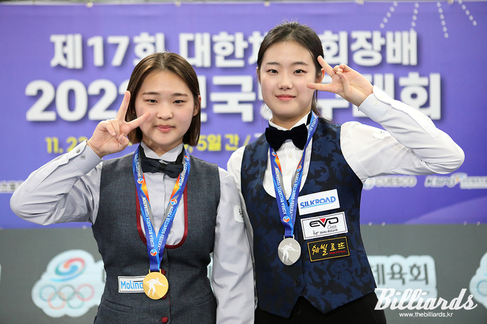 김하은(좌)과 허채원(우)이 캐롬 3쿠션 여자부 우승을 차지했다.  사진=양구/이용휘 기자