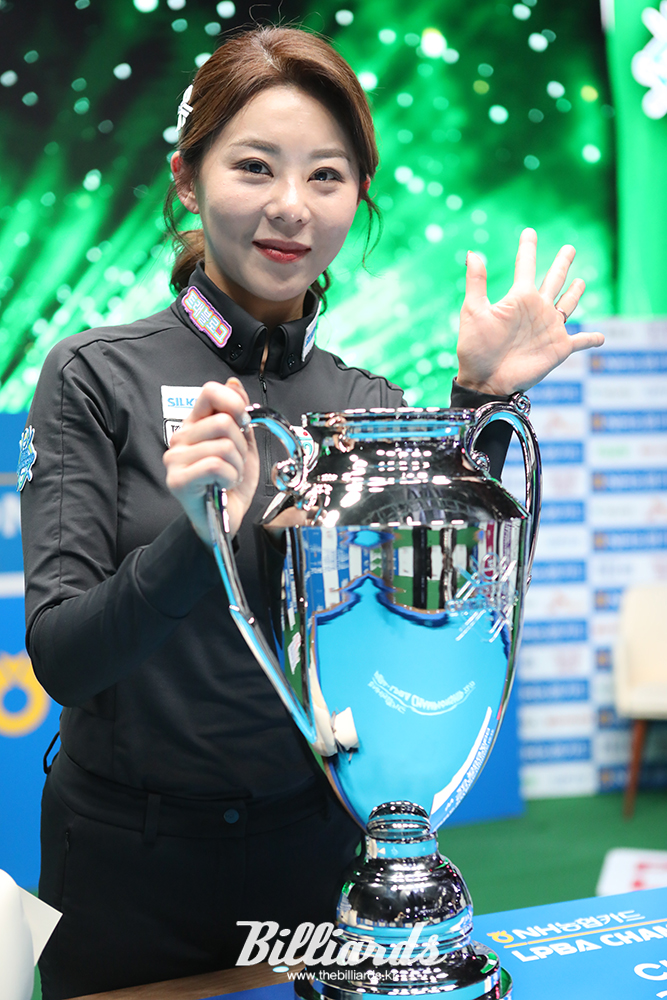 '당구 여제' 김가영(하나카드)이 여자 프로당구 시즌 6차 투어 'NH농협카드 LPBA 챔피언십'에서 2년 연속 우승을 차지하며 통산 5승을 기록, 최다승 단독 선두에 올랐다.  사진=이용휘 기자