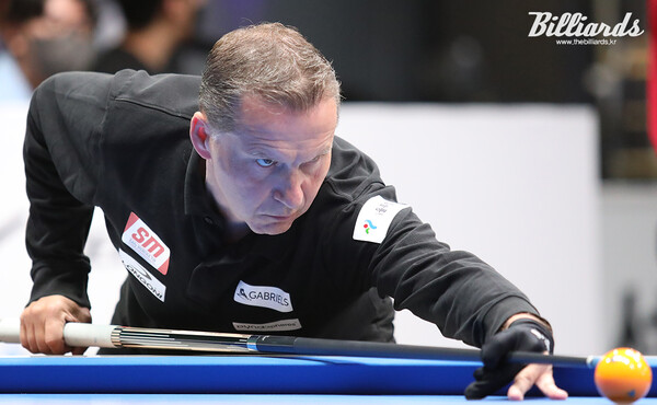 지난 시즌에 하이런 21점을 기록한 에디 멕스.  빌리어즈 자료사진