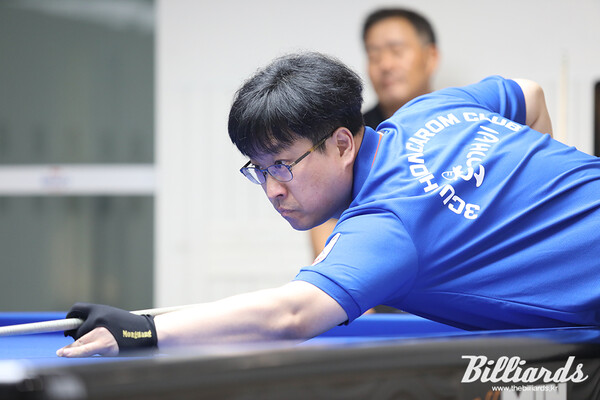 장승용과 결승전 대결 중인 김민기. 사진=이용휘 기자