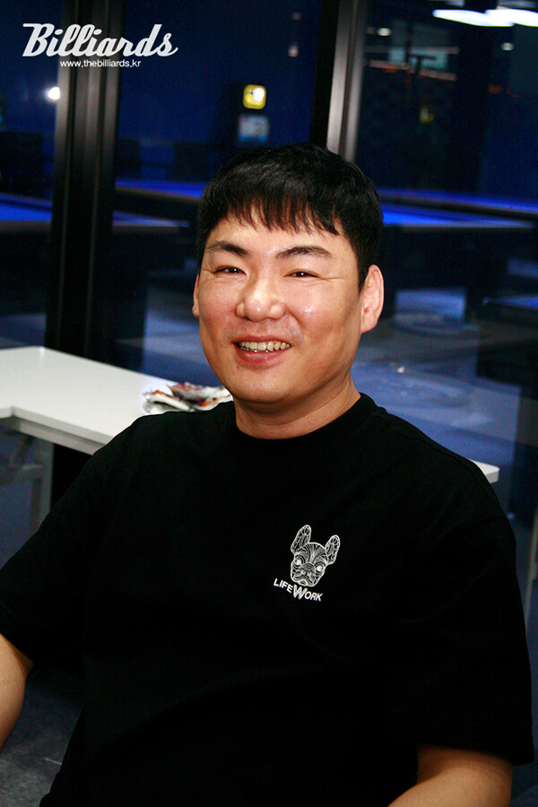 경기도 화성 남양에 있는 페리당구클럽에서 만난 이상대.   사진=김도하 기자