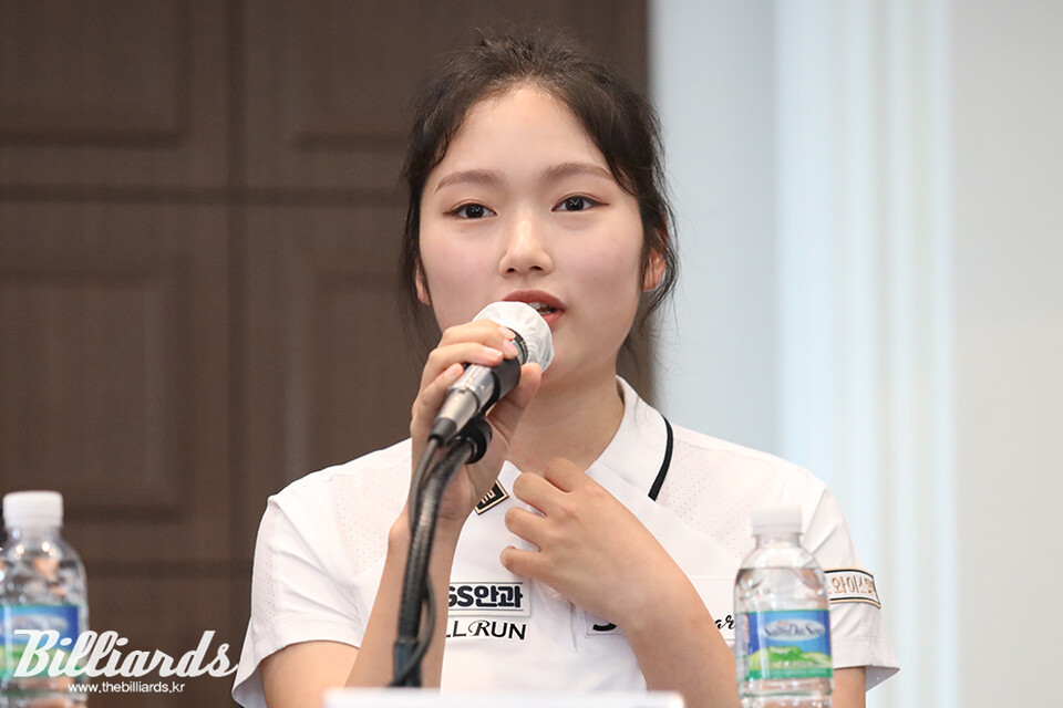 2023-24시즌 PBA 미디어데이에 참석한 한지은이 질문에 답하고 있다. 사진=이용휘 기자