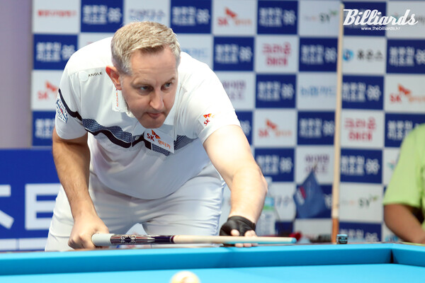 프로당구(PBA) 투어 개막전 128강에서 3-0으로 승리한 에디 레펜스.  사진=김도하 기자