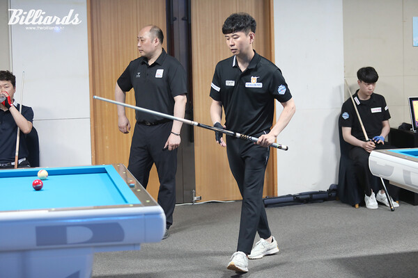 시즌 첫 타석에서 '하이런 15점' 퍼펙트큐를 달성하고도 동점을 허용해 승부치기에서 석패한 김현우.  사진=김도하 기자