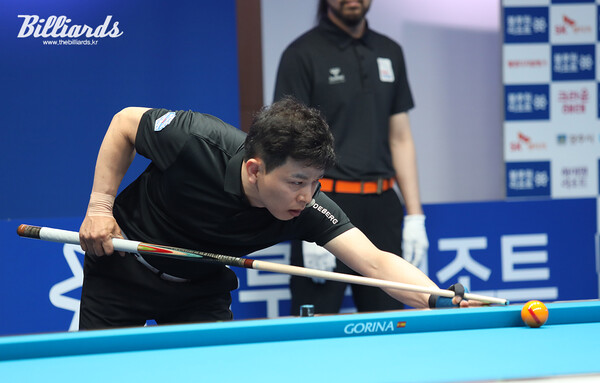 조재호를 과거 투어 128강전에서 이긴 경험이 있는 구자복은 이번에도 하이런 11점과 10점 등 장타를 쏟아내며 위협적인 승부를 벌였다.   사진=김도하 기자