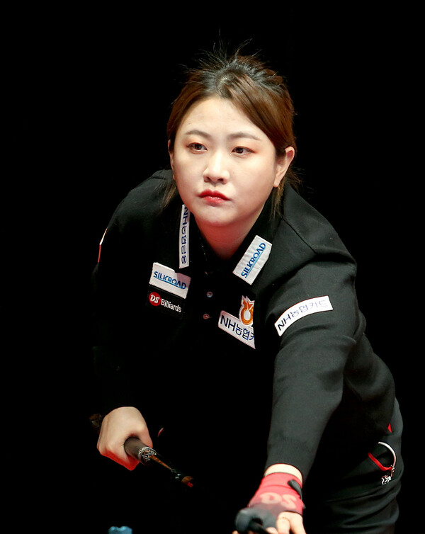 'LPBA 챔피언' 김민아(NH농협카드)가 데뷔전에서 8강 돌풍을 이어간 장가연(휴온스)을 세트스코어 3-0으로 완파하고 준결승에 진출했다.   사진=PBA 제공