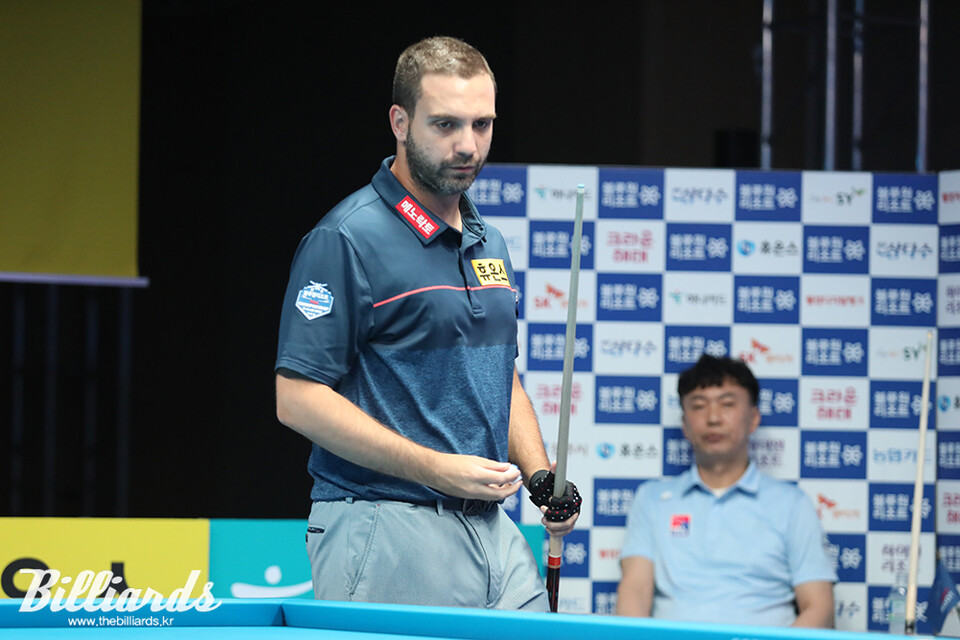 최명진에게 3-0 완승을 거두고 8강에 오른 하비에르 팔라존. 사진=이용휘 기자