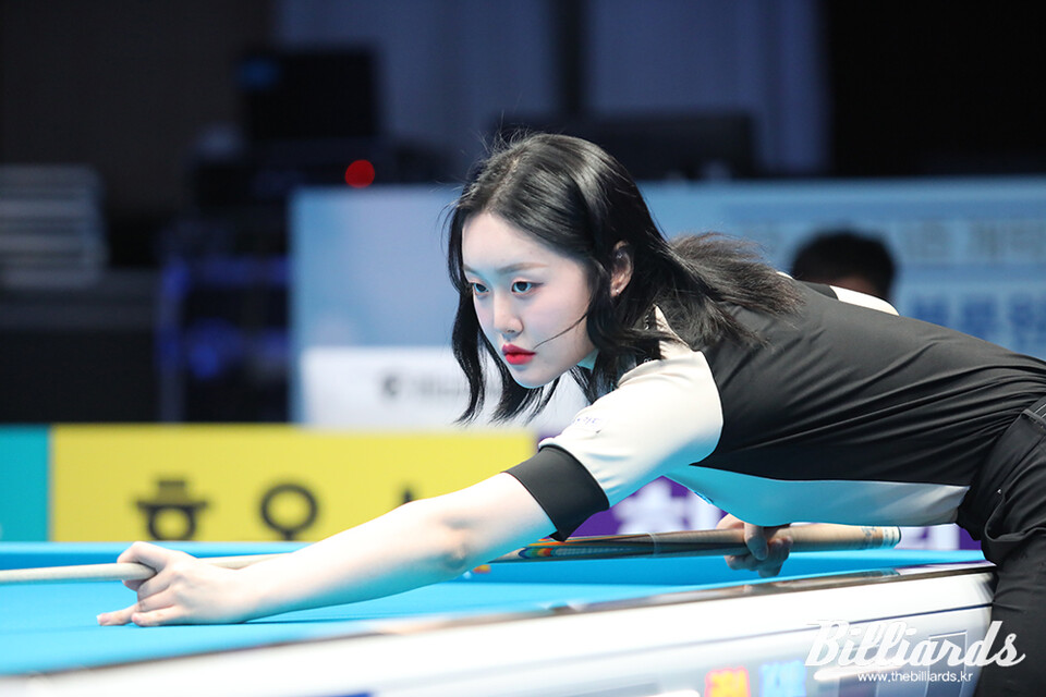 김가영과 준결승전 대결 중인 김보미. 사진=이용휘 기자