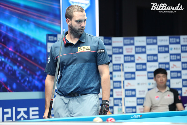 이상대에게 8강에서 완패를 당한 하비에르 팔라존(휴온스).  사진=이용휘 기자