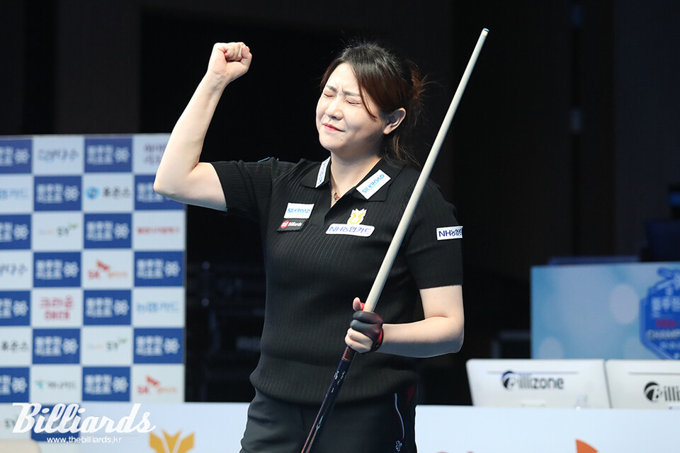 우승이 확정된 후 두 눈을 질끈 감은 김민아. 사진=이용휘 기자