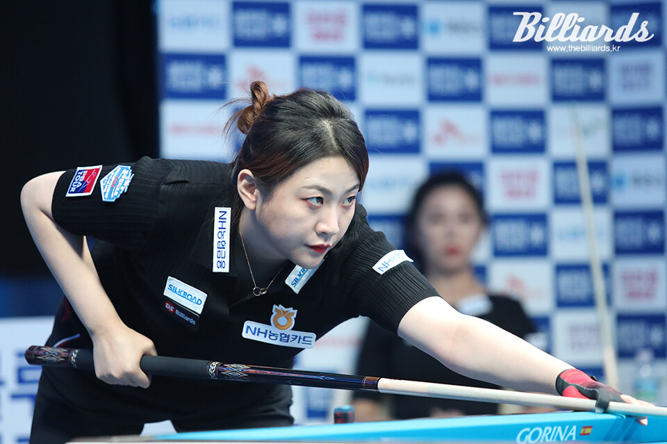 김가영과 결승전 대결 중인 김민아. 사진=이용휘 기자