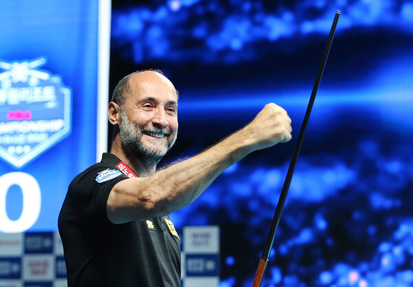 우승 순간에 팔을 휘두르며 기뻐하는 사이그너.  사진=PBA 제공