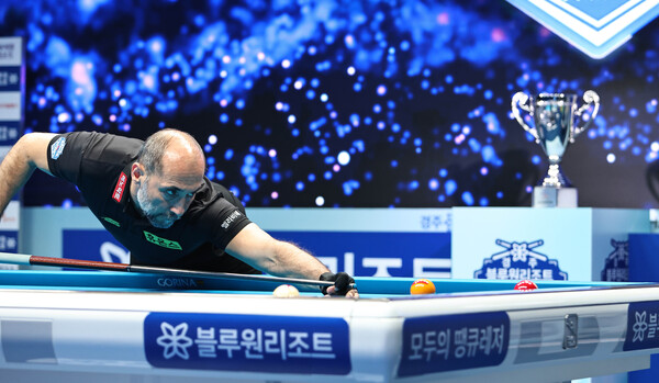 결승전에서 샷을 하는 사이그너.  사진=PBA 제공