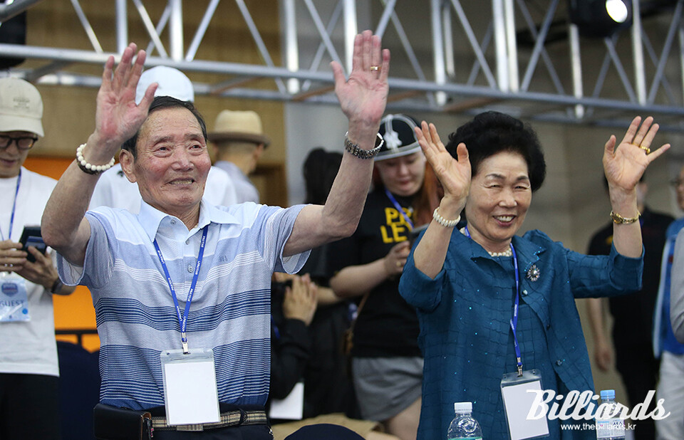 이상대의 부모님이 대회장에 직접 이상대를 응원하고 있다. 사진=PBA 제공