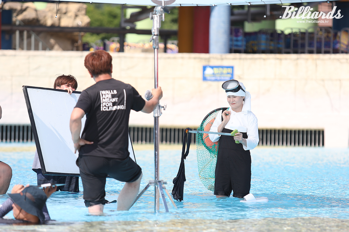 광고 촬영 중인 블루원리조트 윤재연 대표. 사진=이용휘 기자