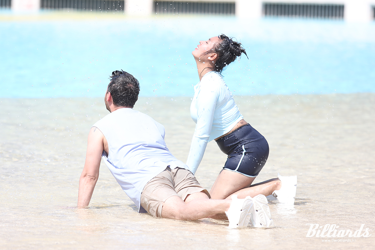 몸을 아끼지 않는 열연을 펼치는 잔 차팍과 스롱 피아비. 사진=이용휘 기자