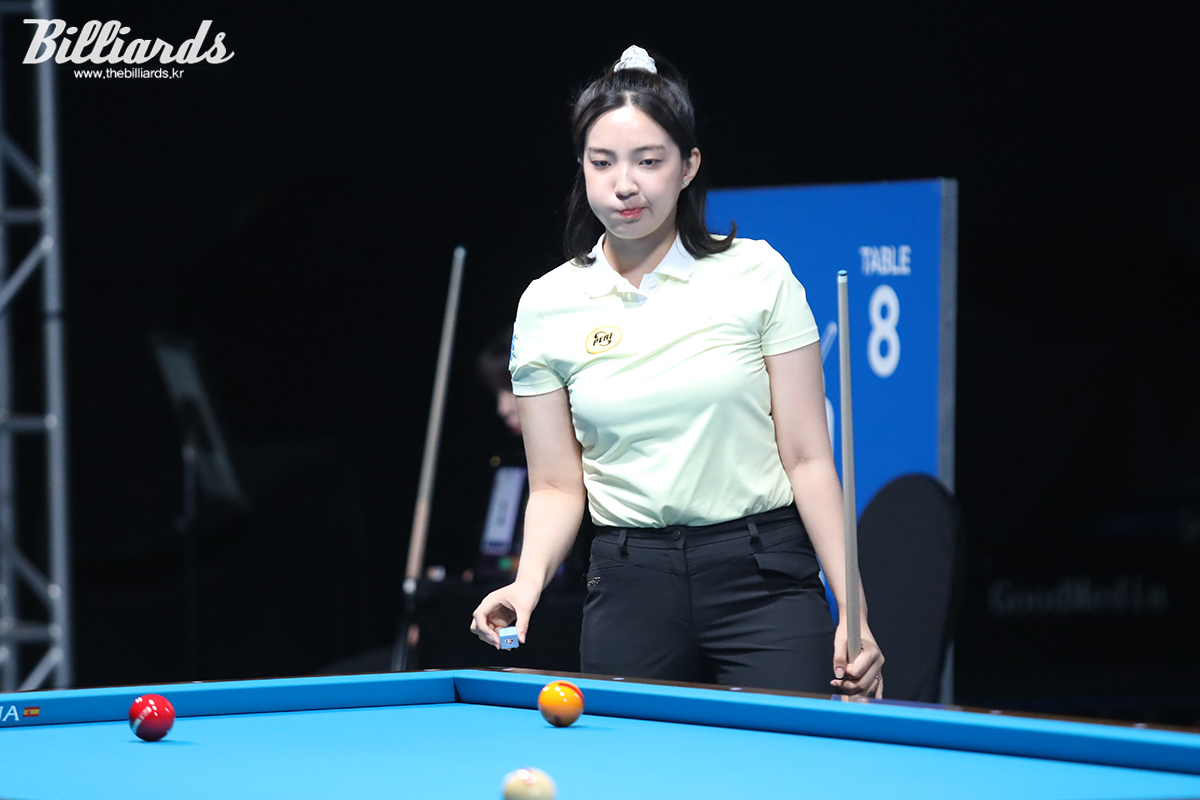 '초대 LPBA 월드 챔피언' 김세연을 이기고 32강 진출에 성공한 전지우. 사진=안산/김민영 기자